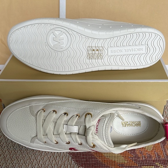 MICHAEL KORS SHEA LACE UP FAUX LEATHER
49R4SHFS1L
ELECTRIC PINK
Fashion Sneakers - Picture 3 of 16